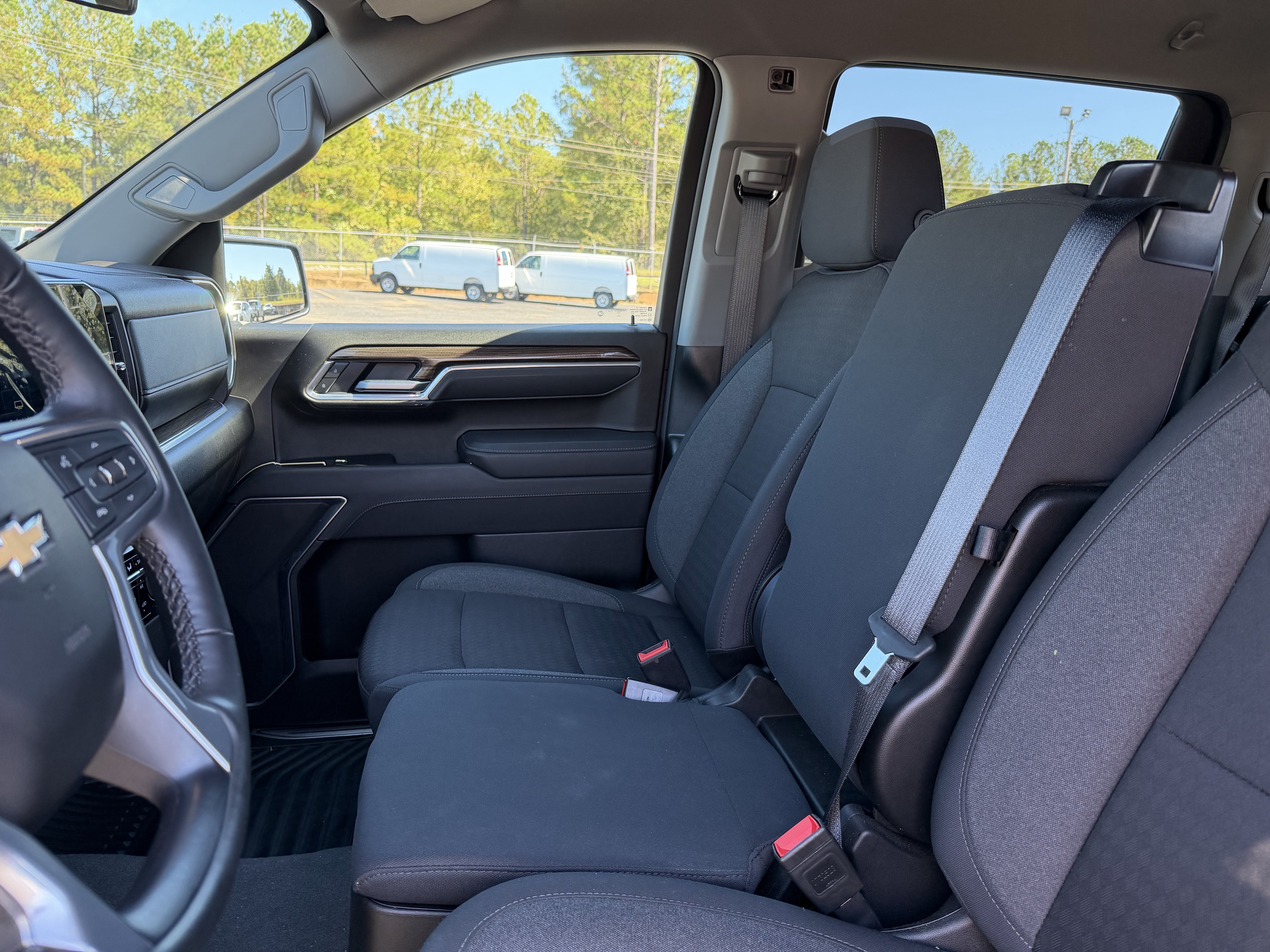 Used 2025 Chevrolet Silverado 1500 LT AWD/4WD image 27