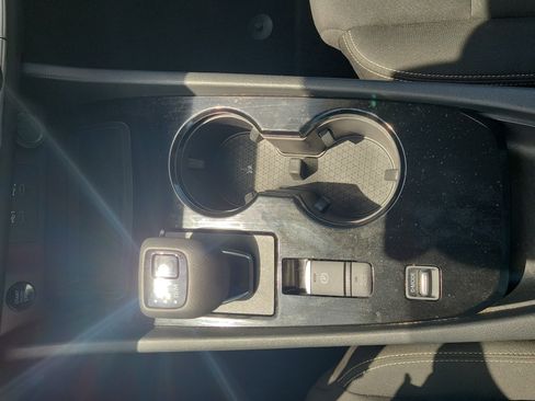 Used 2024 Nissan Rogue S FWD image 30