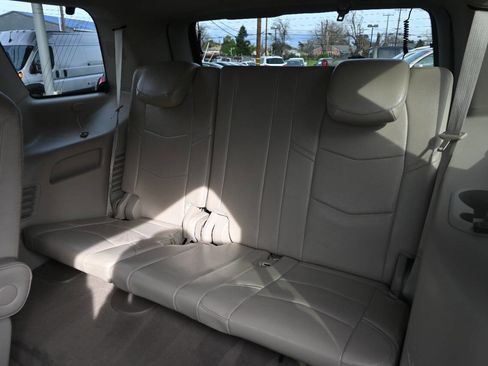 Used 2015 Cadillac Escalade Luxury image 12