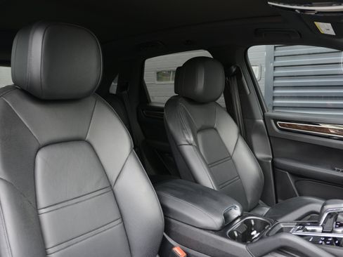 Certified 2023 Porsche Cayenne AWD/4WD image 26