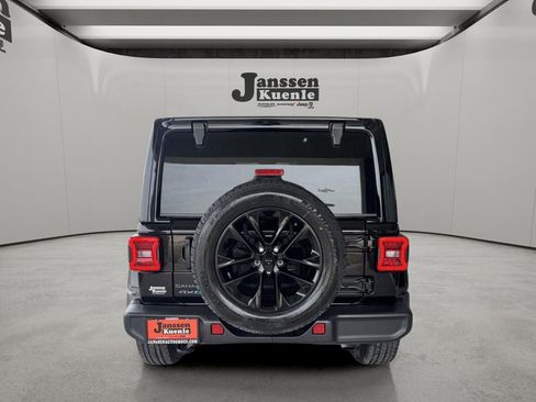 Used 2025 Jeep Wrangler Unlimited Sahara AWD/4WD image 2