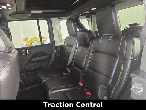 Used 2019 Jeep Wrangler Unlimited Sahara AWD/4WD image 13