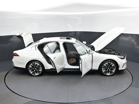 Certified 2026 BMW 530i RWD image 50