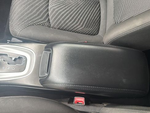 Used 2020 Dodge Journey SE image 24