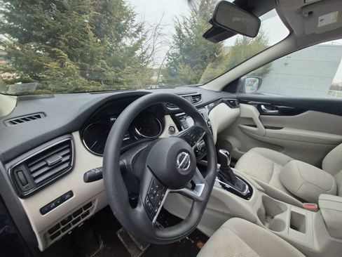 Used 2020 Nissan Rogue Sport SV image 10