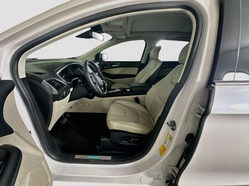 Used 2017 Ford Edge Titanium w/ Equipment Group 302A FWD image 13