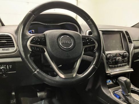 Used 2018 Jeep Grand Cherokee Altitude image 48