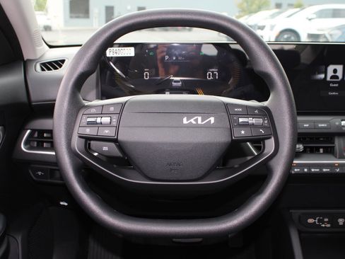 New 2025 Kia K4 LXS image 10