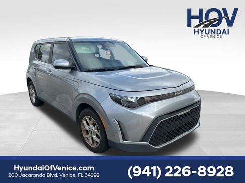 Used 2023 Kia Soul LX w/ LX Technology Package FWD image 1