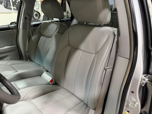 Used 2009 Cadillac DTS w/ Trunk Convenience Package FWD image 27
