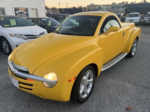 Used 2004 Chevrolet SSR w/ Preferred Equipment Group image 30