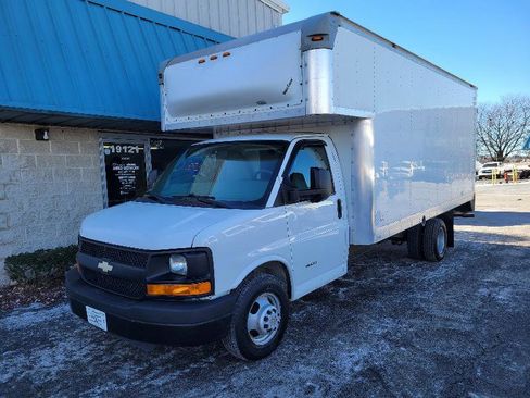 Used 2014 Chevrolet Express 4500 Extended image 3