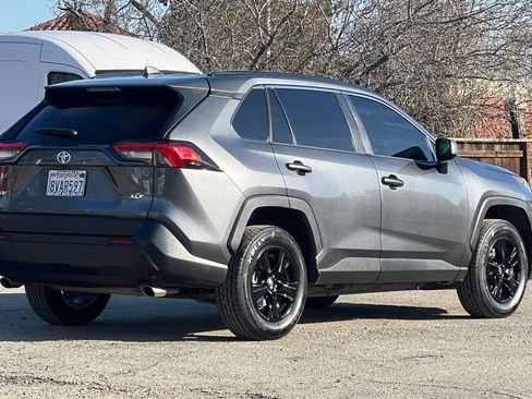 Used 2020 Toyota RAV4 XLE image 4