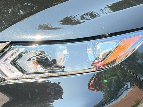 Certified 2022 Nissan Rogue Sport SV w/ Technology Package image 4