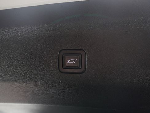 Used 2023 GMC Yukon XL SLT image 13