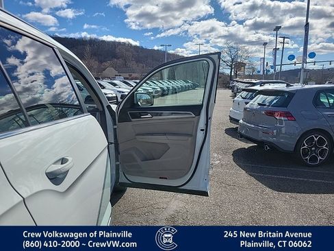 Certified 2021 Volkswagen Atlas SE w/ Panoramic Sunroof Package image 43