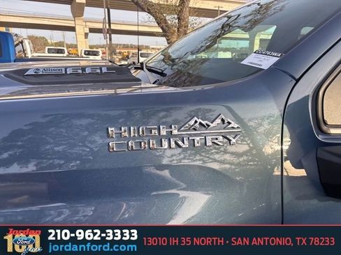 Used 2025 Chevrolet Silverado 2500 High Country w/ High Country Premium Package image 4