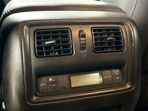 Used 2020 Nissan Pathfinder SV image 22