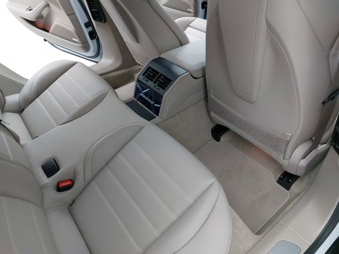 New 2026 Porsche Panamera RWD image 13