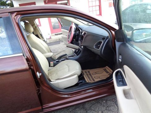 Used 2012 Chrysler 200 Limited FWD image 14