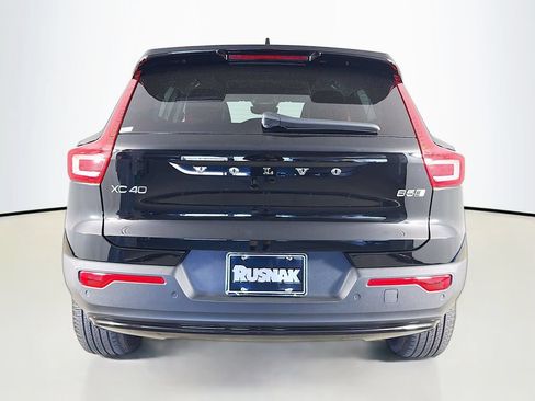 Used 2023 Volvo XC40 B5 Ultimate w/ Protection Package Premier AWD/4WD image 6