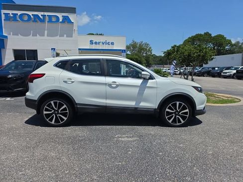 Used 2017 Nissan Rogue Sport SL w/ SL Premium Package FWD image 3