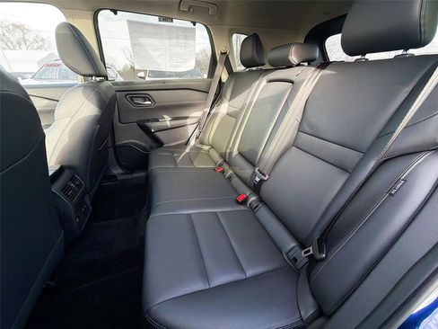 Used 2025 Nissan Rogue SL w/ Tech Package image 23