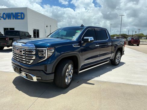 Used 2023 GMC Sierra 1500 Denali w/ Denali Reserve Package AWD/4WD image 7