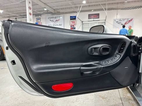 Used 2002 Chevrolet Corvette Z06 w/ Memory Pkg RWD image 16