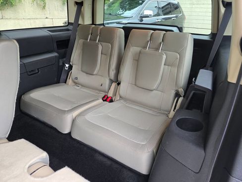 Used 2019 Ford Flex SE FWD image 14