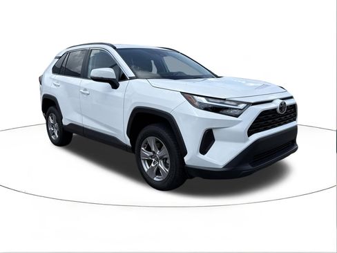 Used 2025 Toyota RAV4 XLE FWD image 1