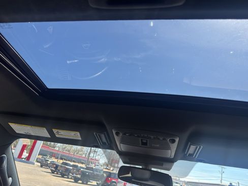 Used 2023 Nissan Armada SL w/ Midnight Edition Package image 9