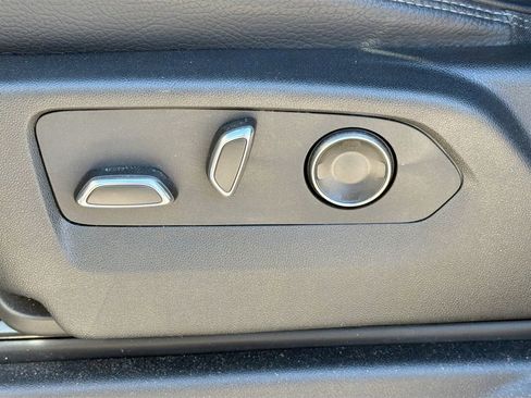 Used 2024 GMC Yukon Denali w/ Denali Reserve Package image 29