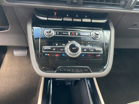 Used 2022 Lincoln Corsair Standard w/ Equipment Group 101A image 22