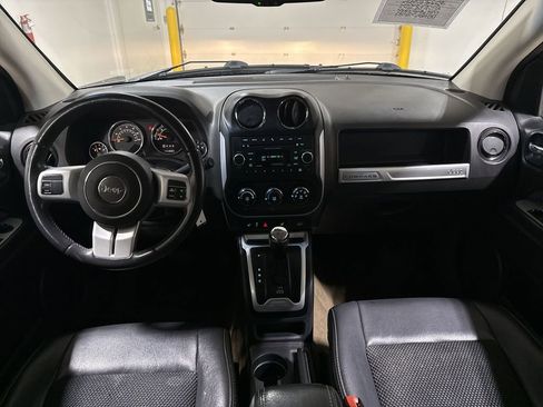 Used 2016 Jeep Compass Latitude FWD image 10