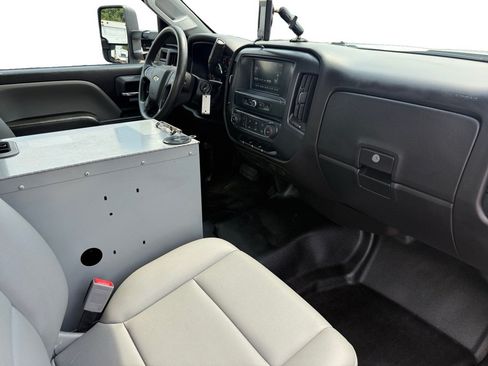 Used 2018 Chevrolet Silverado 3500 W/T w/ WT Convenience Package RWD image 9
