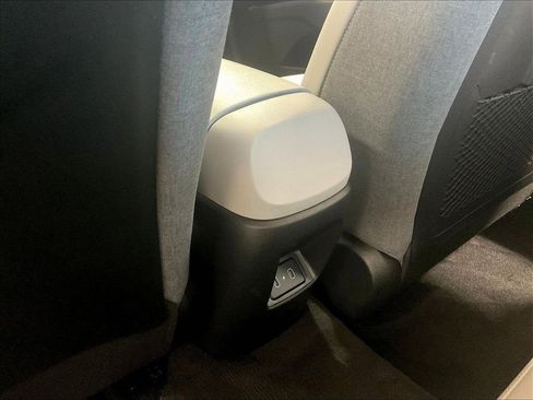 Certified 2025 Hyundai Elantra Limited FWD image 28