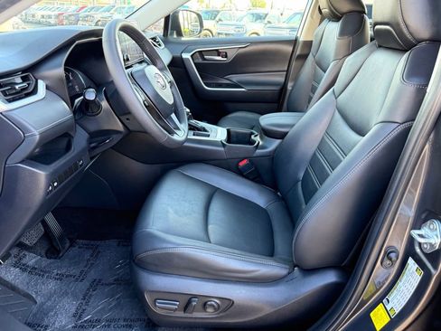 Used 2023 Toyota RAV4 XLE Premium image 16