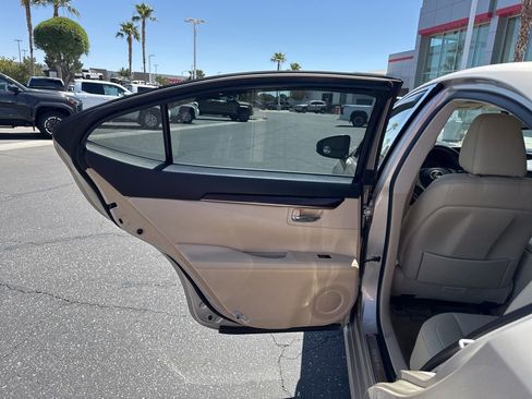 Used 2015 Lexus ES 350 w/ Premium Package FWD image 15
