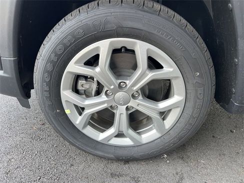 Used 2024 Jeep Compass Latitude w/ Convenience Group image 40