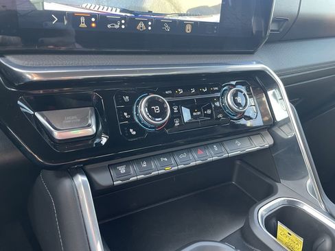 Used 2024 GMC Sierra 2500 Denali w/ Denali Reserve Package image 18