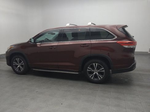 Used 2018 Toyota Highlander LE FWD image 3