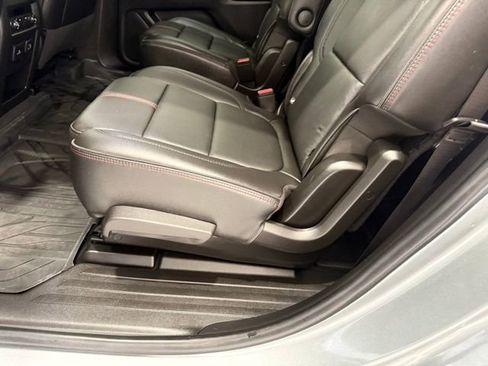 Used 2023 Chevrolet Traverse RS image 20