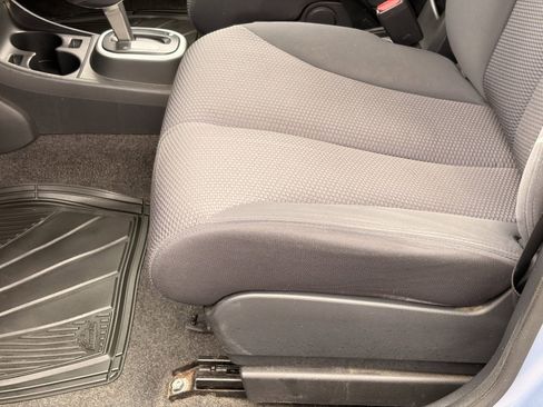 Used 2009 Nissan Versa Hatchback w/ Convenience Pkg FWD image 17
