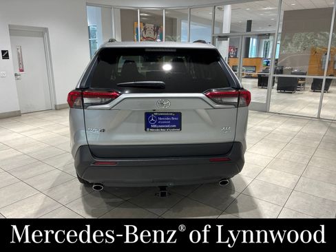 Used 2019 Toyota RAV4 XLE Premium w/ Cold Weather Package AWD/4WD image 4