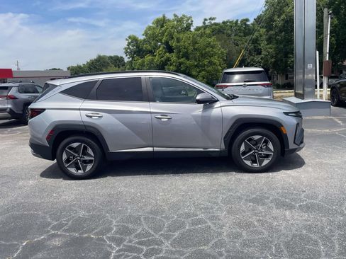 Used 2025 Hyundai Tucson SEL FWD image 2
