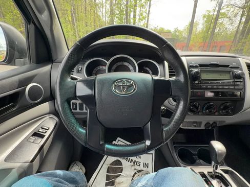 Used 2012 Toyota Tacoma 4x4 Access Cab w/ SR5 Pkg image 16