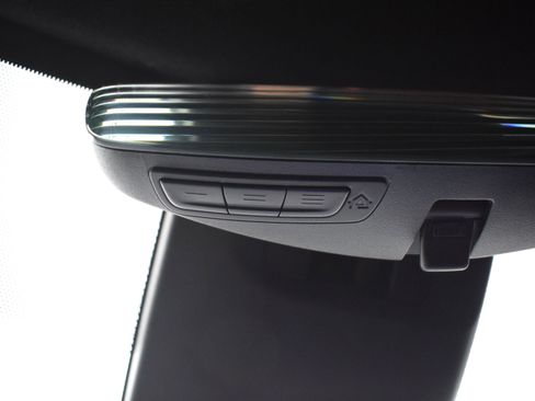 Used 2025 Toyota Corolla SE image 17