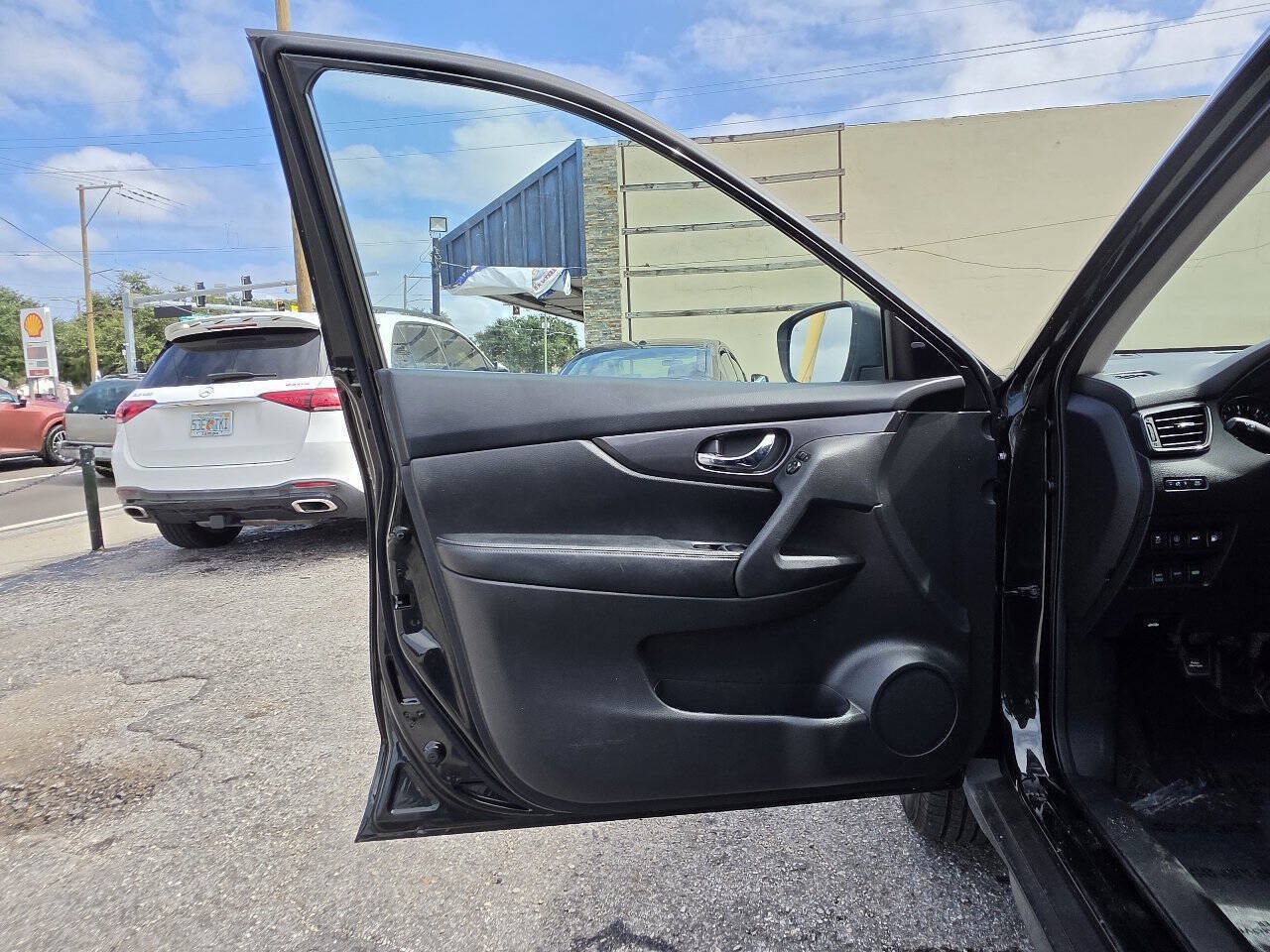 Used 2020 Nissan Rogue SV AWD/4WD image 15