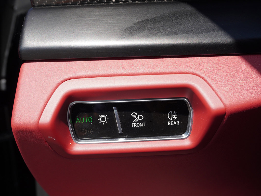 Used 2022 Lamborghini Urus AWD/4WD image 42
